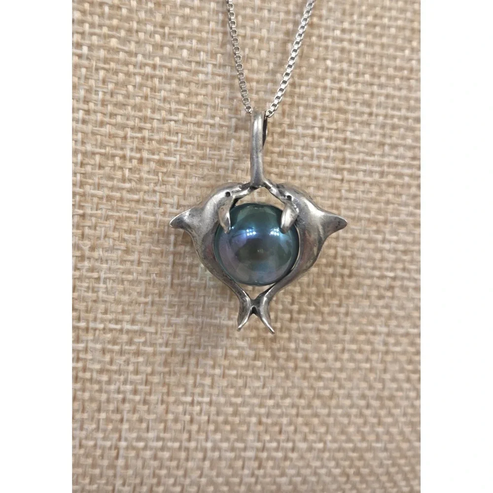 Beautiful Sterling Silver Dolphins Holding Blue‎ Orb Sterling Box Chain 